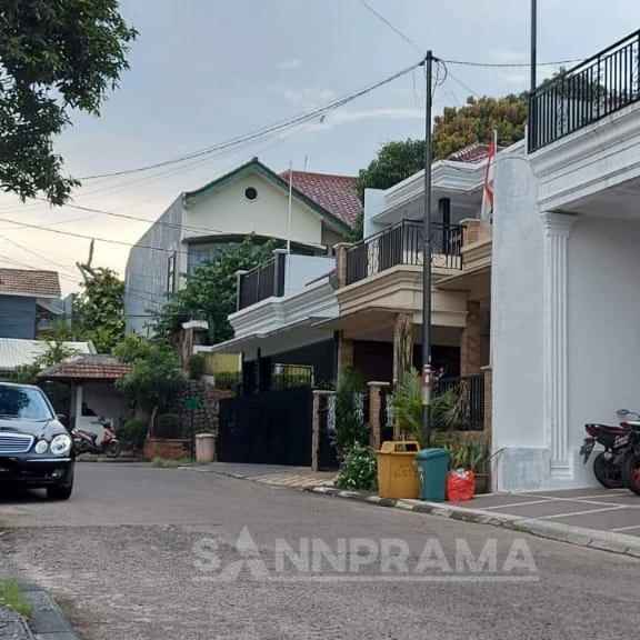 rumah second 3 lantai di pesona khayangan depok