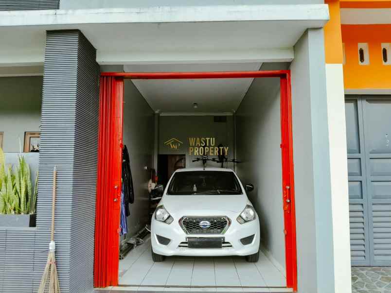 rumah second terawat hanya 2 menit dari ringroad utara