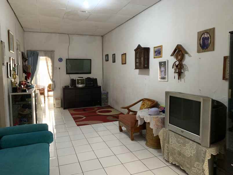 rumah semi furnished di sarijadi