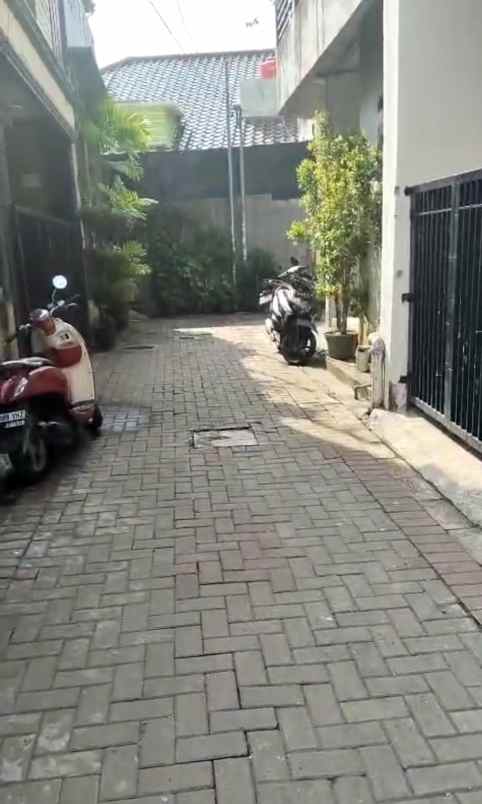 rumah siap huni 3 lantai