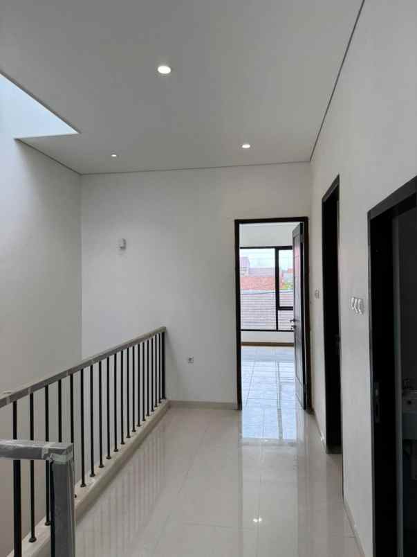 rumah siap huni di jl pulo asem jakarta timur