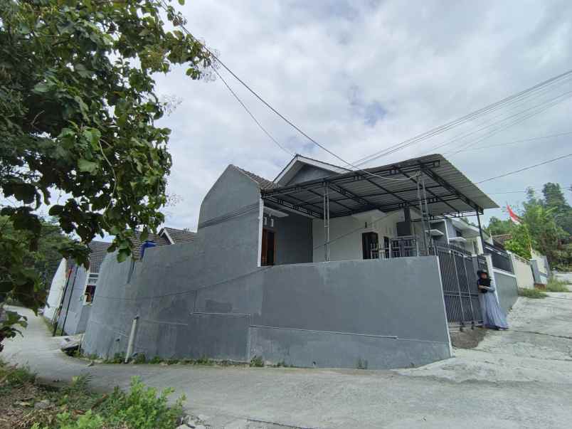 rumah strategis siap huni 121 m dekat smp n 1 gamping