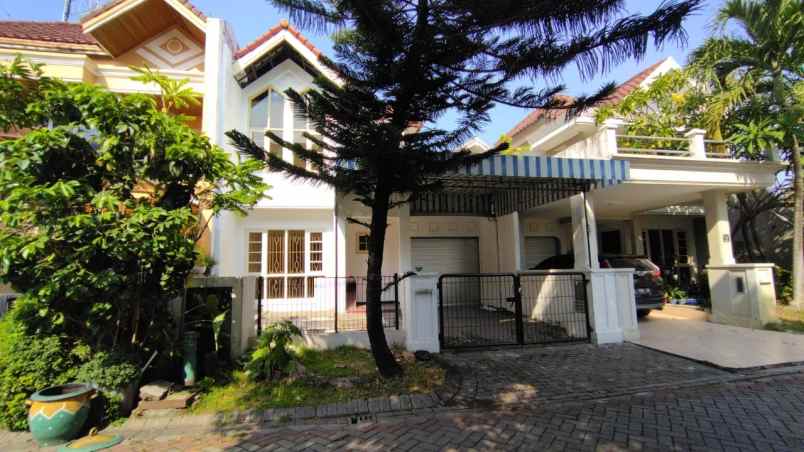 rumah terawat bangunan apik lokasi villa valensia