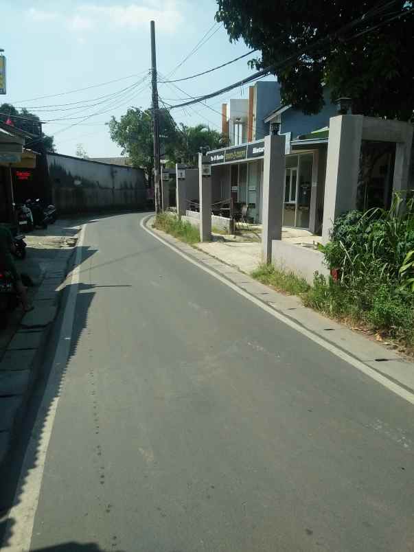 rumah tinggal depannya cafe