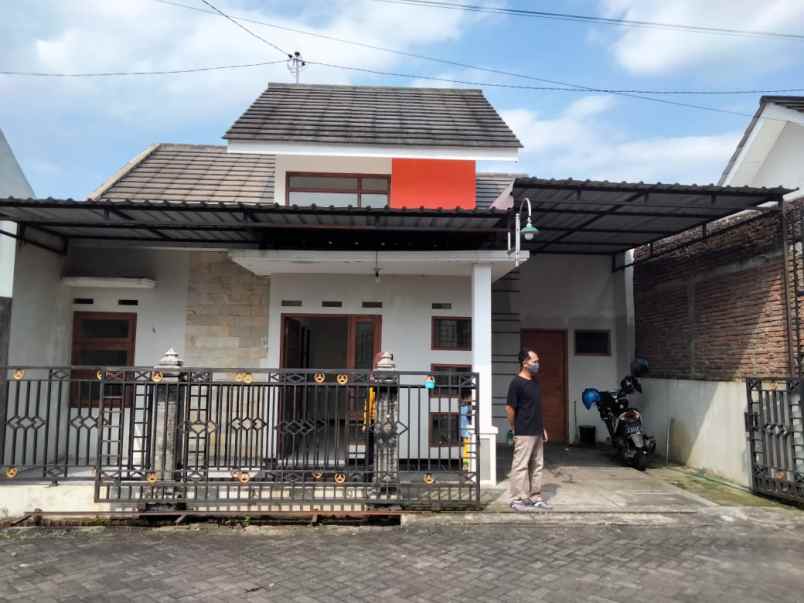 rumah triyagan dekat palur plasa