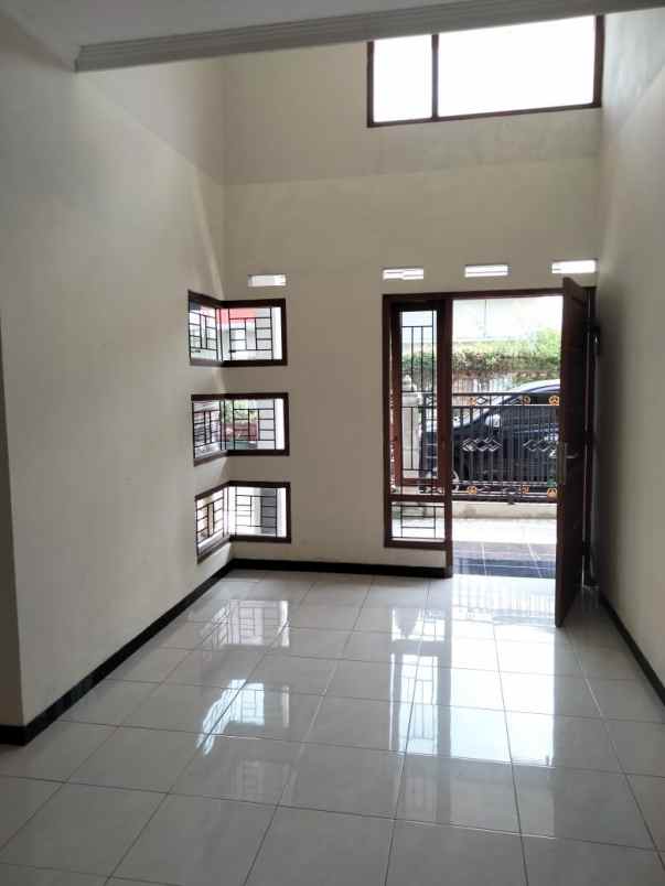 rumah triyagan dekat palur plasa