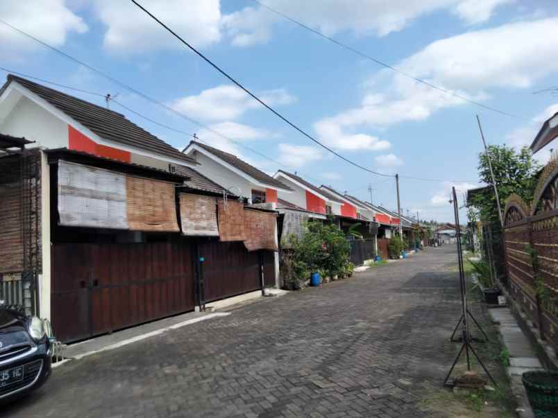 rumah triyagan dekat palur plasa