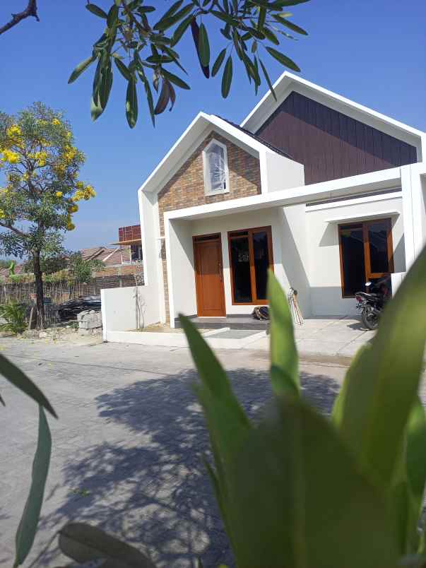 rumah triyagan mojolaban sukoharjo