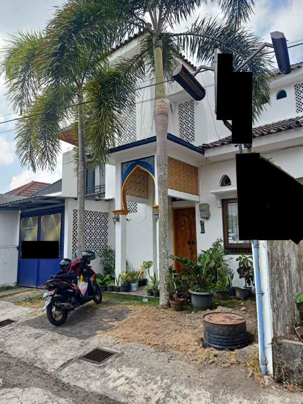 rumah unik bergaya timur tengah jl kaliurang