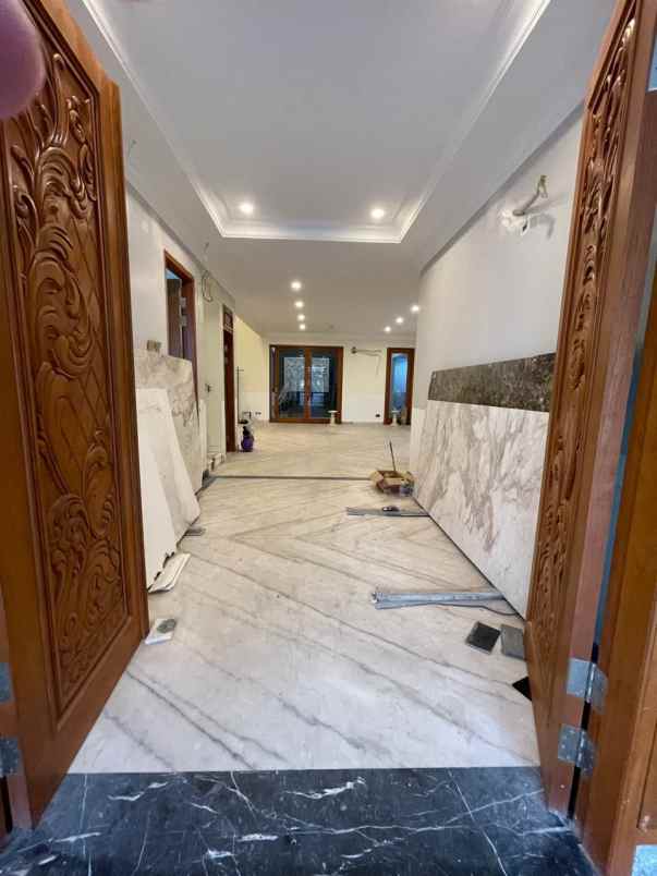 rumah villa sentra raya citraland marmer shm