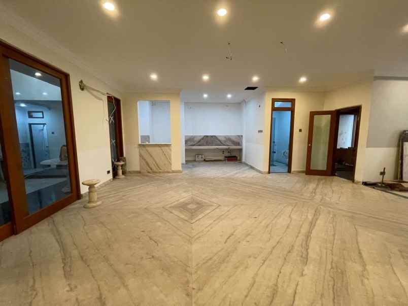 rumah villa sentra raya citraland marmer shm