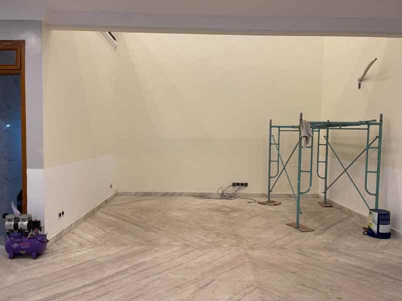 rumah villa sentra raya citraland marmer shm