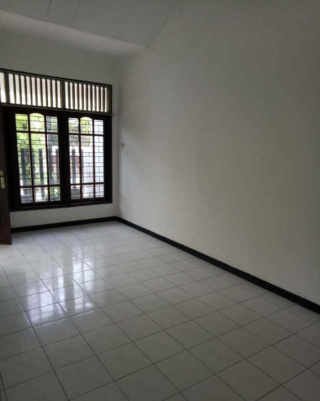 rumah wisma permai strategis siap huni carport