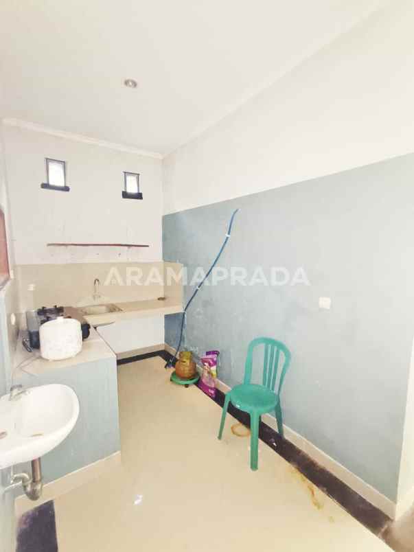 sewa rumah 2 lantai 4 1 kamar gelogor carik 60 juta