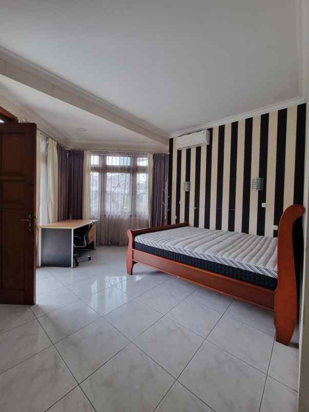 sewa rumah di kuningan jakarta selatan furnished