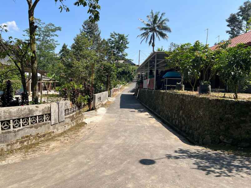 tanah dekat aliran sungai kawasan wisata ngargoyoso