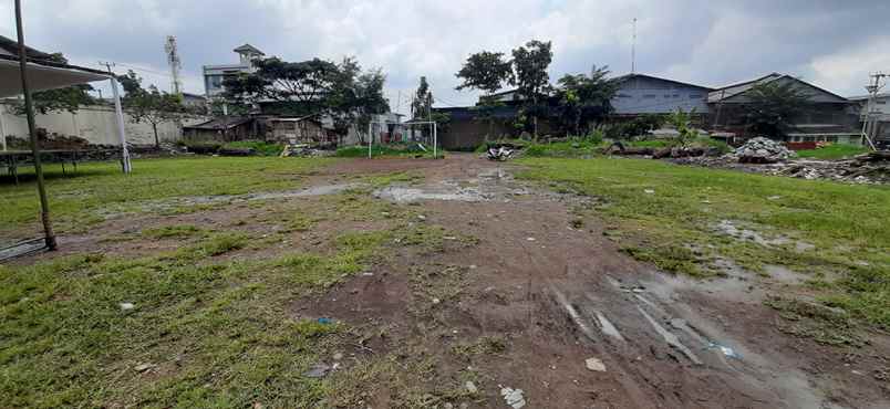 tanah terusan jalan holis