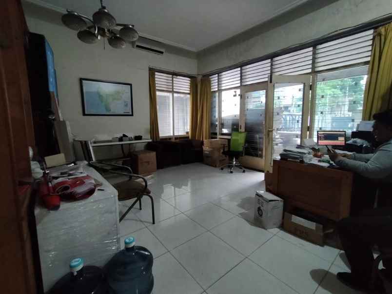 tempat usaha jalan tegalsari pusat kota surabaya