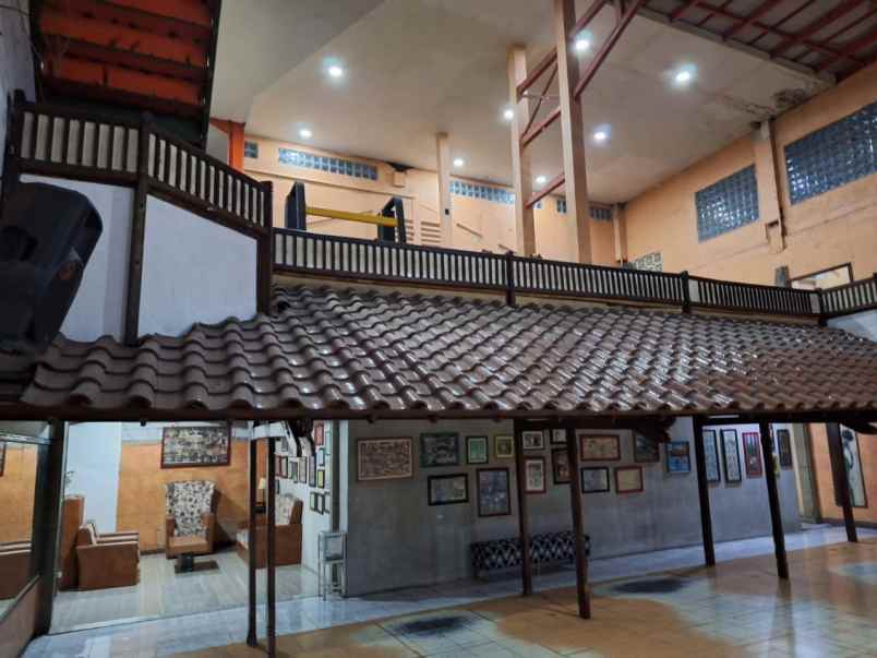 tempat usaha strategis di raya manyar hadap jalan raya