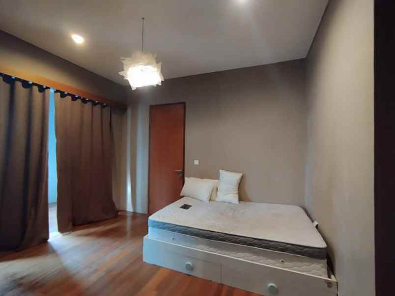 villa 2 lantai umalas kerobokan