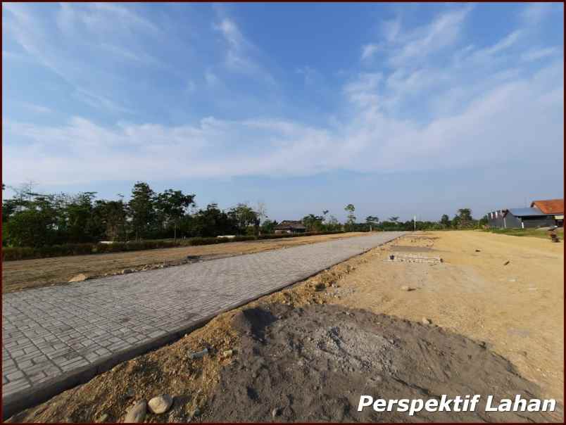 300 meter jl godean km 9 dekat stadion tgp margoluwih