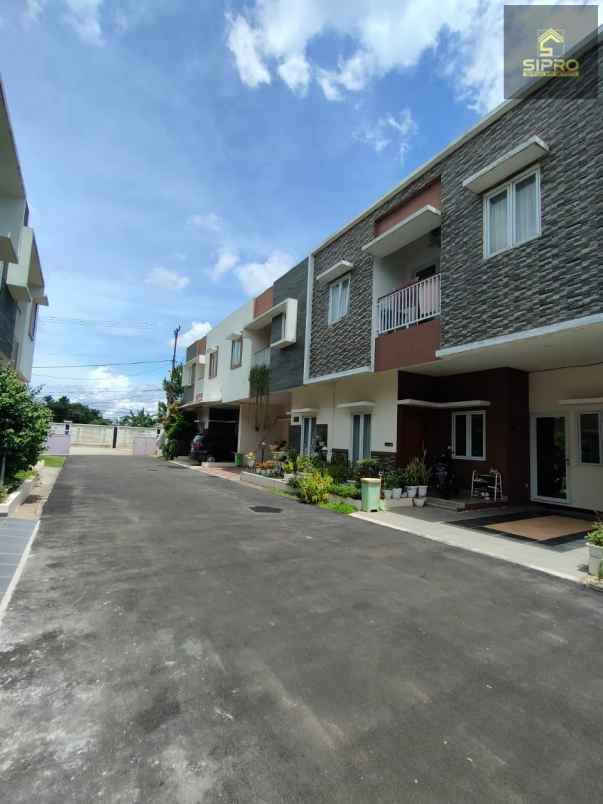 665 rumah siap huni 2 lt modern dan strategis di bsd