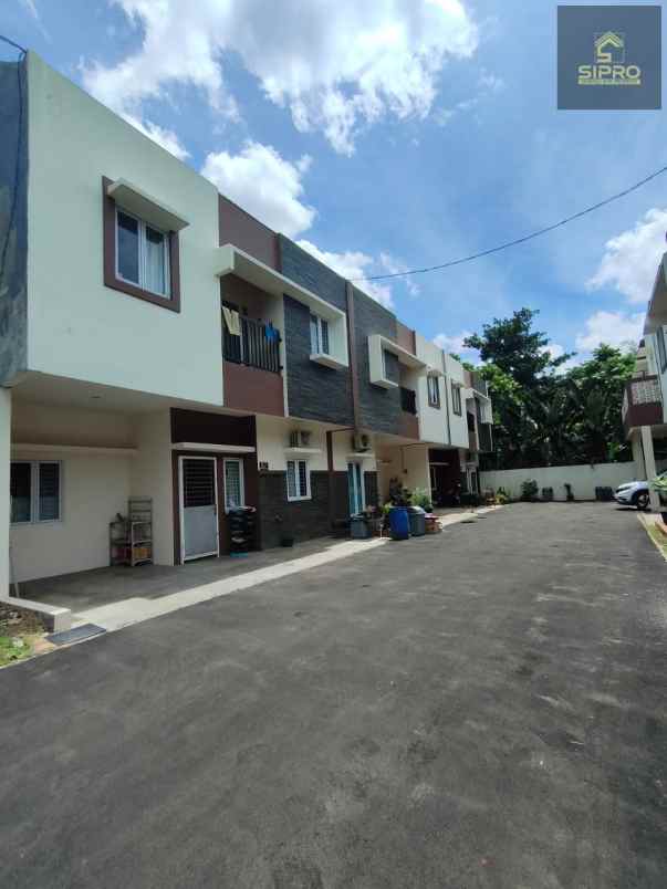 665 rumah siap huni 2 lt modern dan strategis di bsd