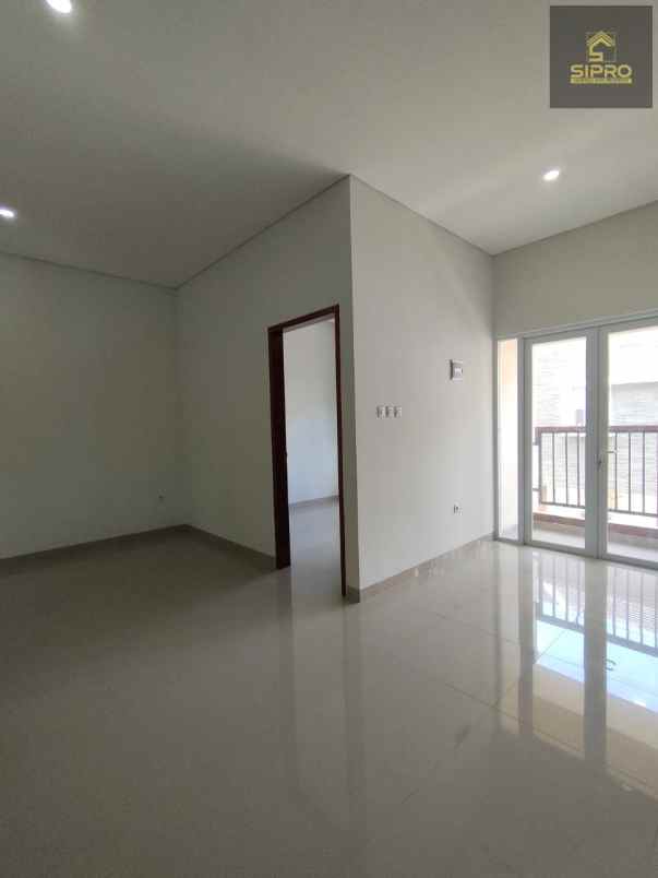 665 rumah siap huni 2 lt modern dan strategis di bsd