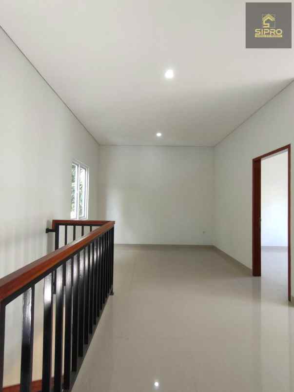 665 rumah siap huni 2 lt modern dan strategis di bsd