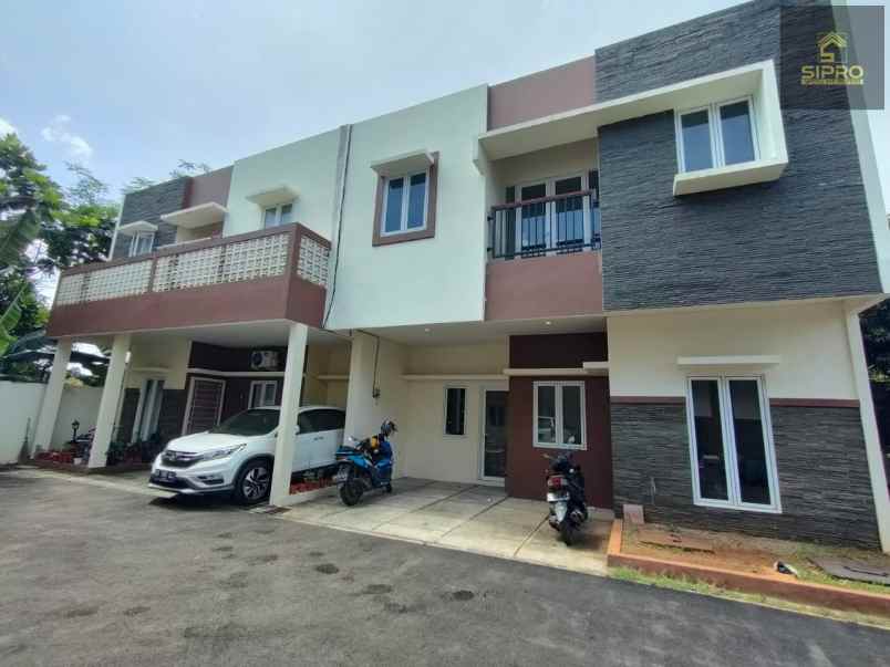 665 rumah siap huni 2 lt modern dan strategis di bsd