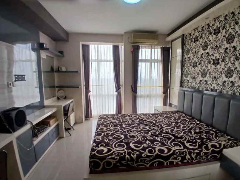apartemen bale hinggil view pool suramadu
