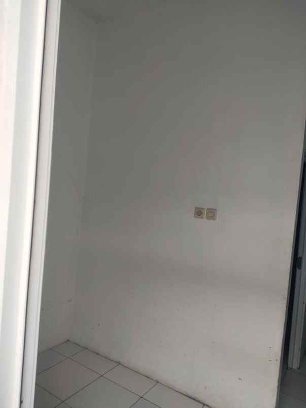 bu rumah kontrakan 8 pintu tapos depok