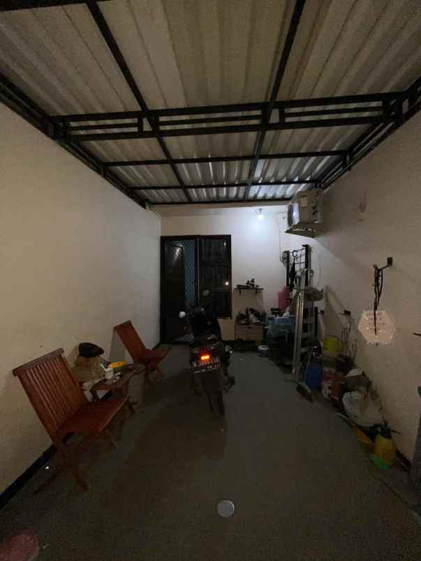 bu rumah kontrakan 8 pintu tapos depok