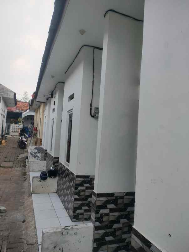 bu rumah kontrakan 8 pintu tapos depok