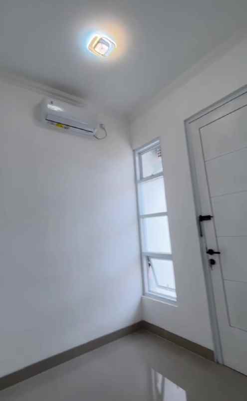 cluster baru 2 lantai one gate system di condet jaktim