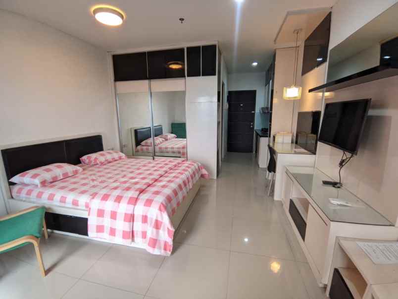 di sewa unit apartemen tipe studio furnished