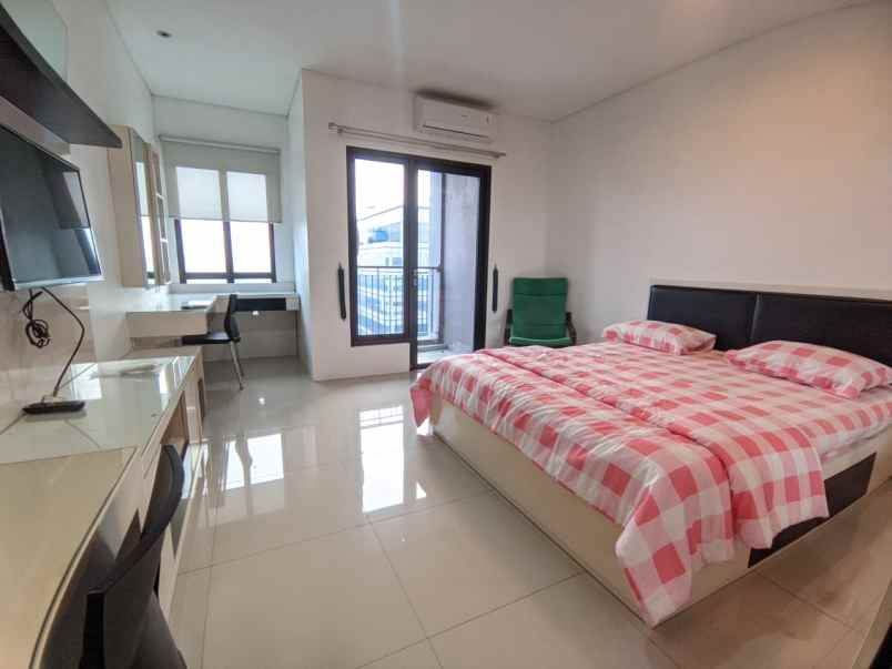 di sewa unit apartemen tipe studio furnished