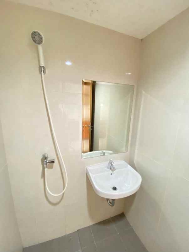 dijual apartemen siap investasi full tenant
