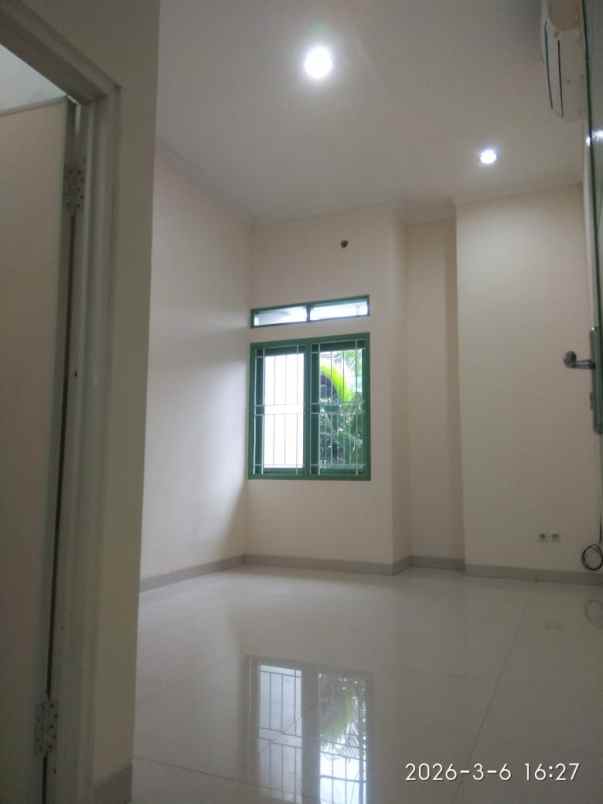 dijual cepat rumah di taman galaxy bekasi