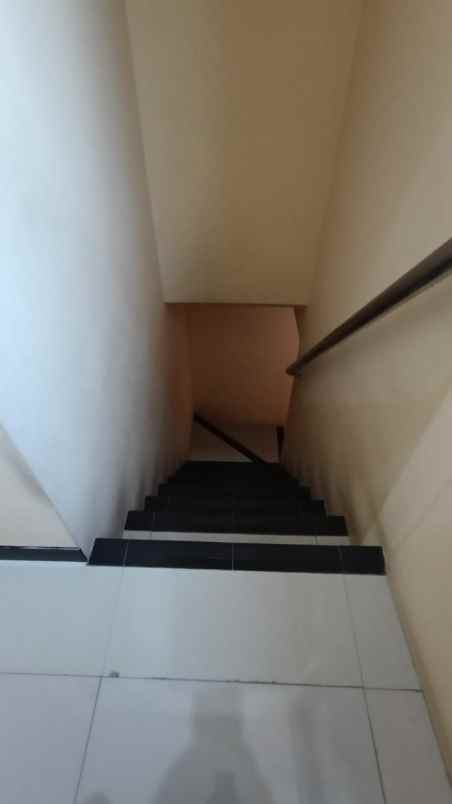 dijual kantor temlat ussha