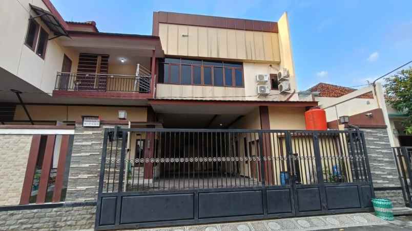 dijual kantor temlat ussha