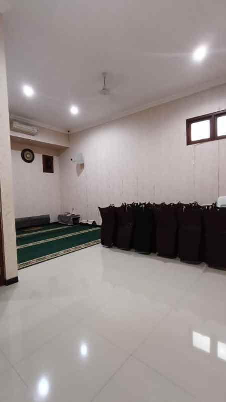 dijual kantor temlat ussha