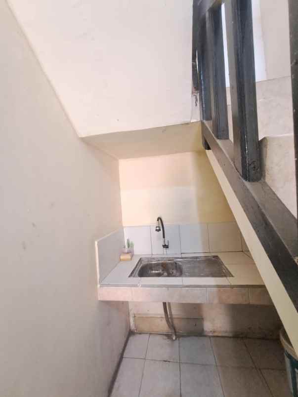 dijual kost jl sukabirus sukapura