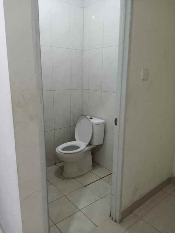 dijual ruko 3 lantai di kawasan depok cinere
