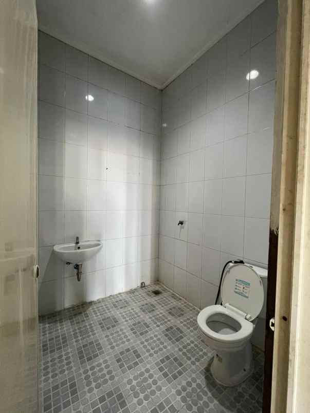dijual ruko murah 3 lt lebar 8m nol jalan raya prapen