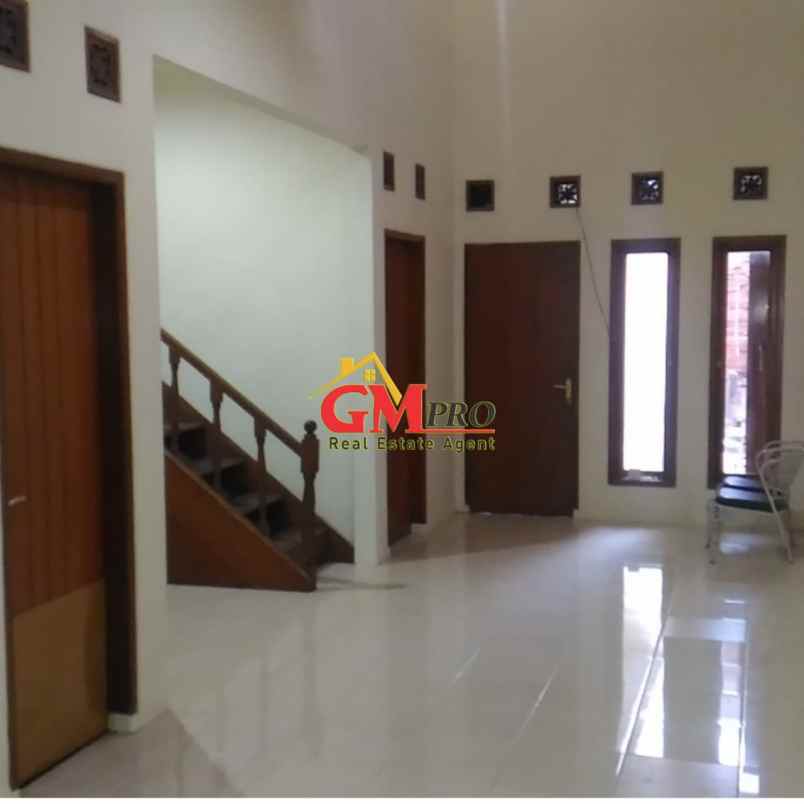 dijual rumah 1 5 lantai di turangga kota bandung