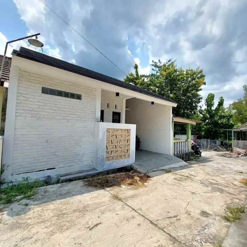 dijual rumah 12 menit umy