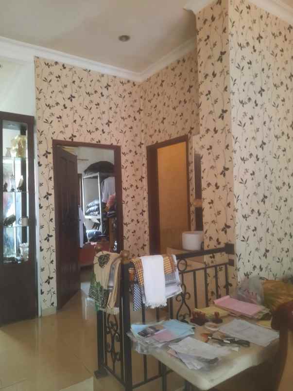 dijual rumah 2 lantai kolam renang sektor 9 bintaro