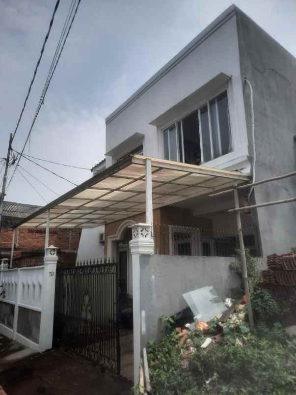 dijual rumah 2 lantai kolam renang sektor 9 bintaro