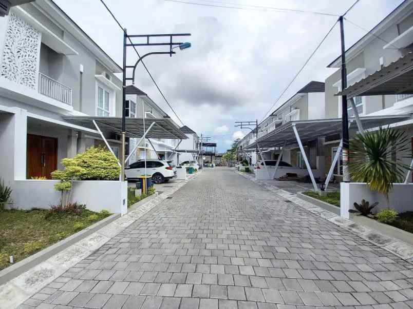 dijual rumah 2 lantai siap huni di godean sleman